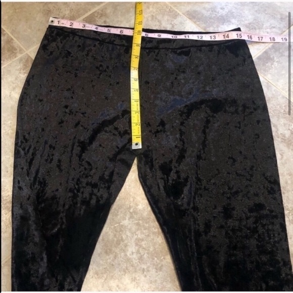 🆕 Adam Levine velour solid black stretchy leggings size large pull on - Picture 3 of 9